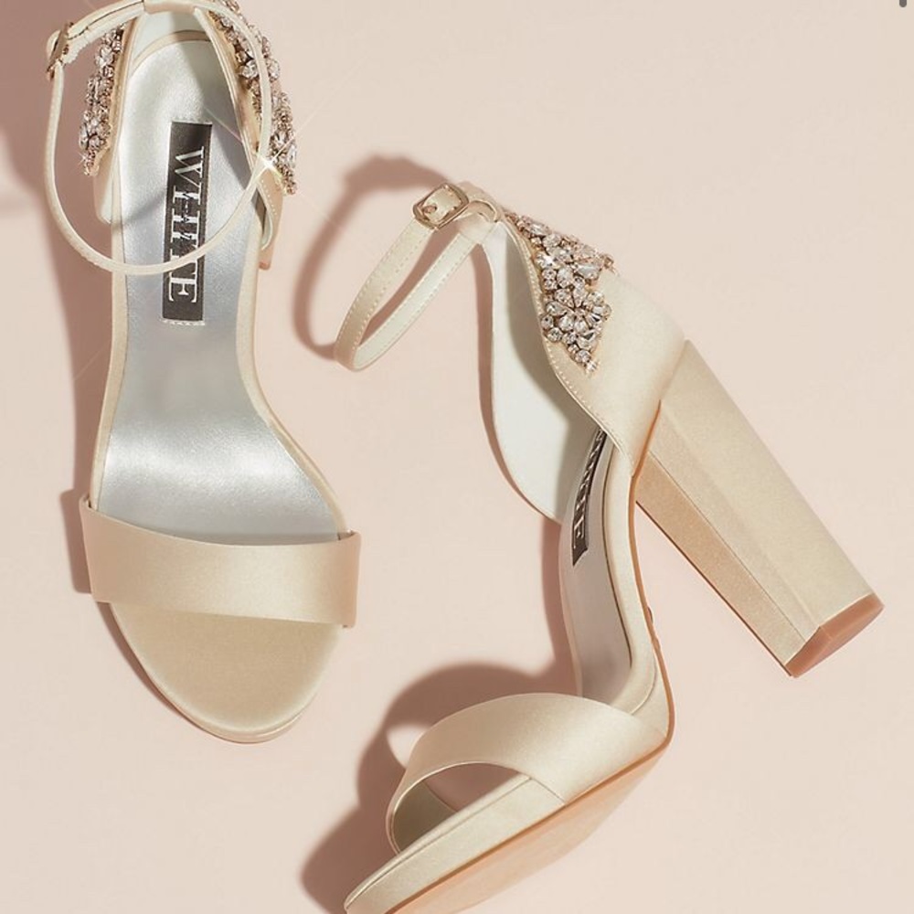 Crystal Embellished Vera Wang platform wedding 👡